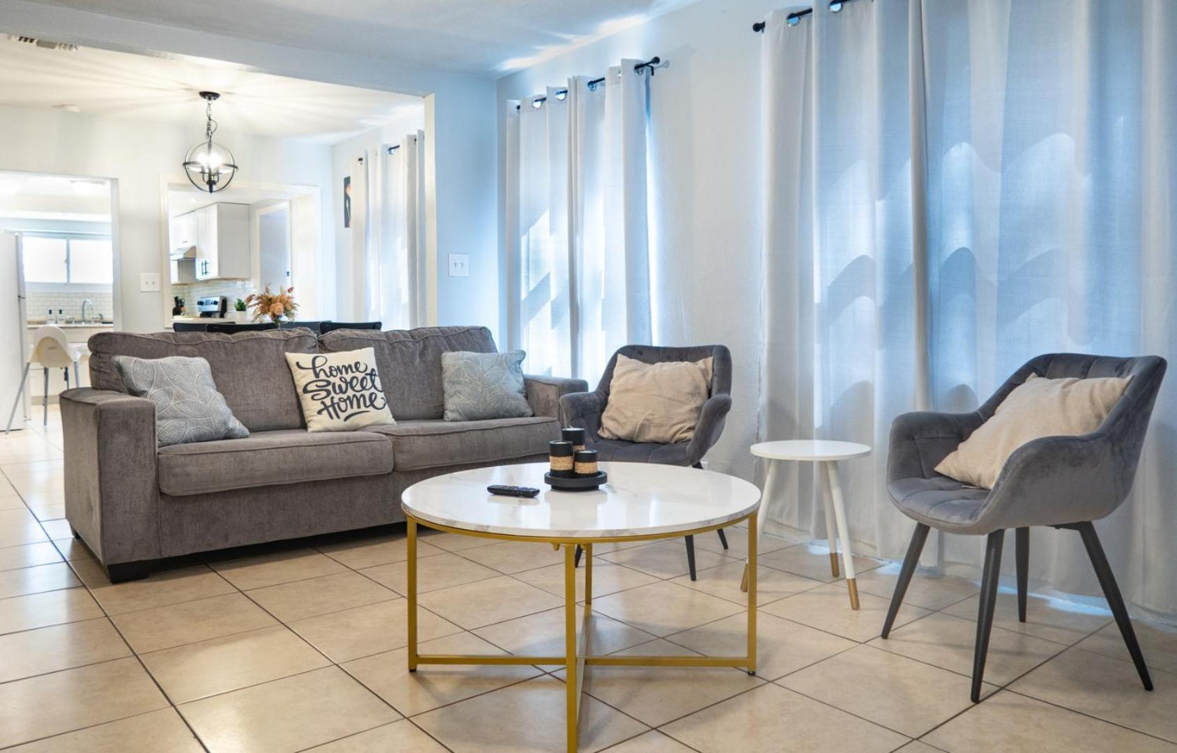 Cozy Home Near Busch Gardens Adventure Island And Usf タンパ エクステリア 写真